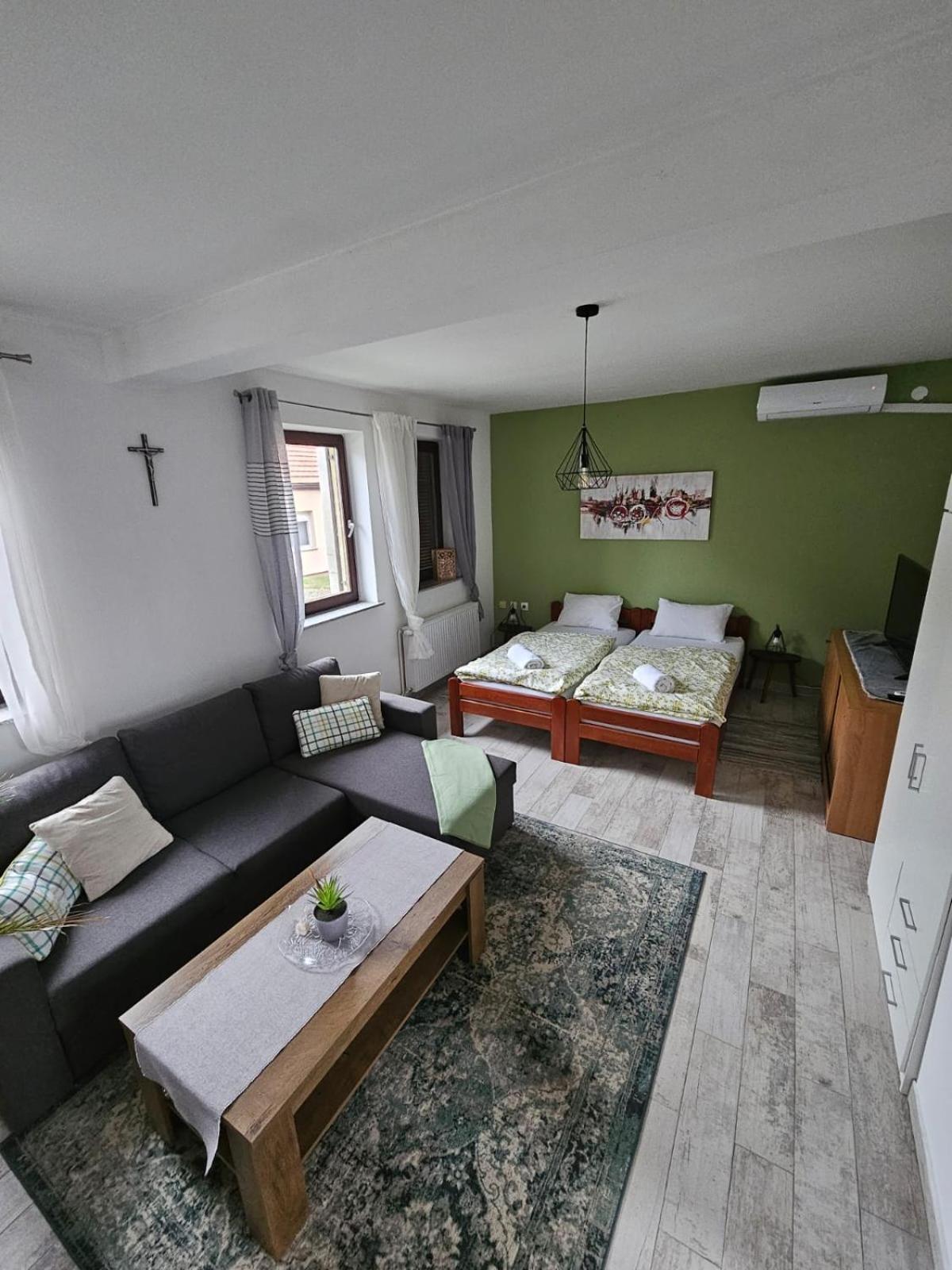 Studio Apartman Dora Ilok Exterior foto